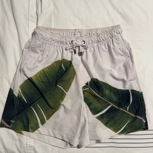 ONIA MENS MEDIUM BANANA LEAF WHITE BATHING SUIT SWIM TRUNK - BARELY WORN